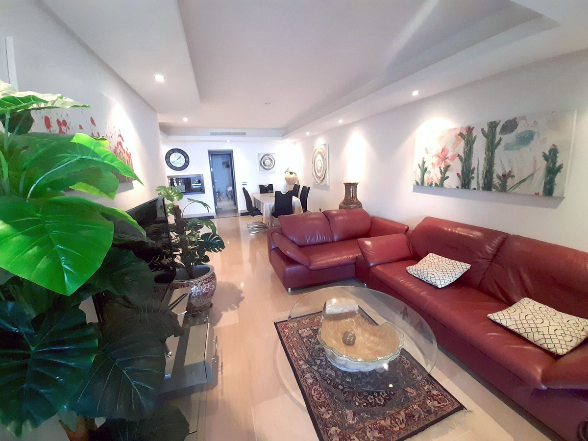 Piso de 2 Dormitorios en venta en Estepona