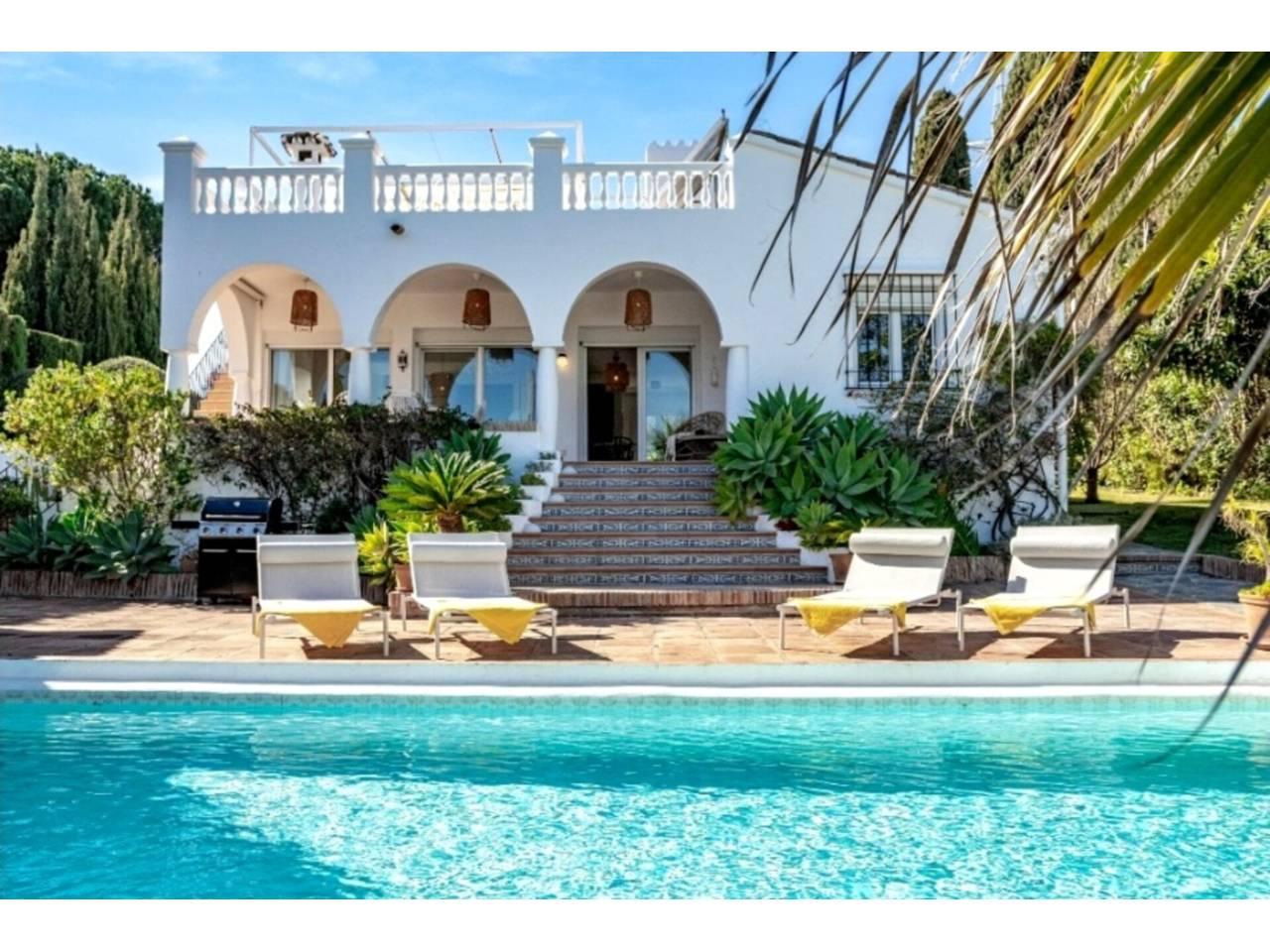 Casa Adosada de 4 Dormitorios y 2 Baños en alquiler vacacional en Nueva Andalucía, Marbella