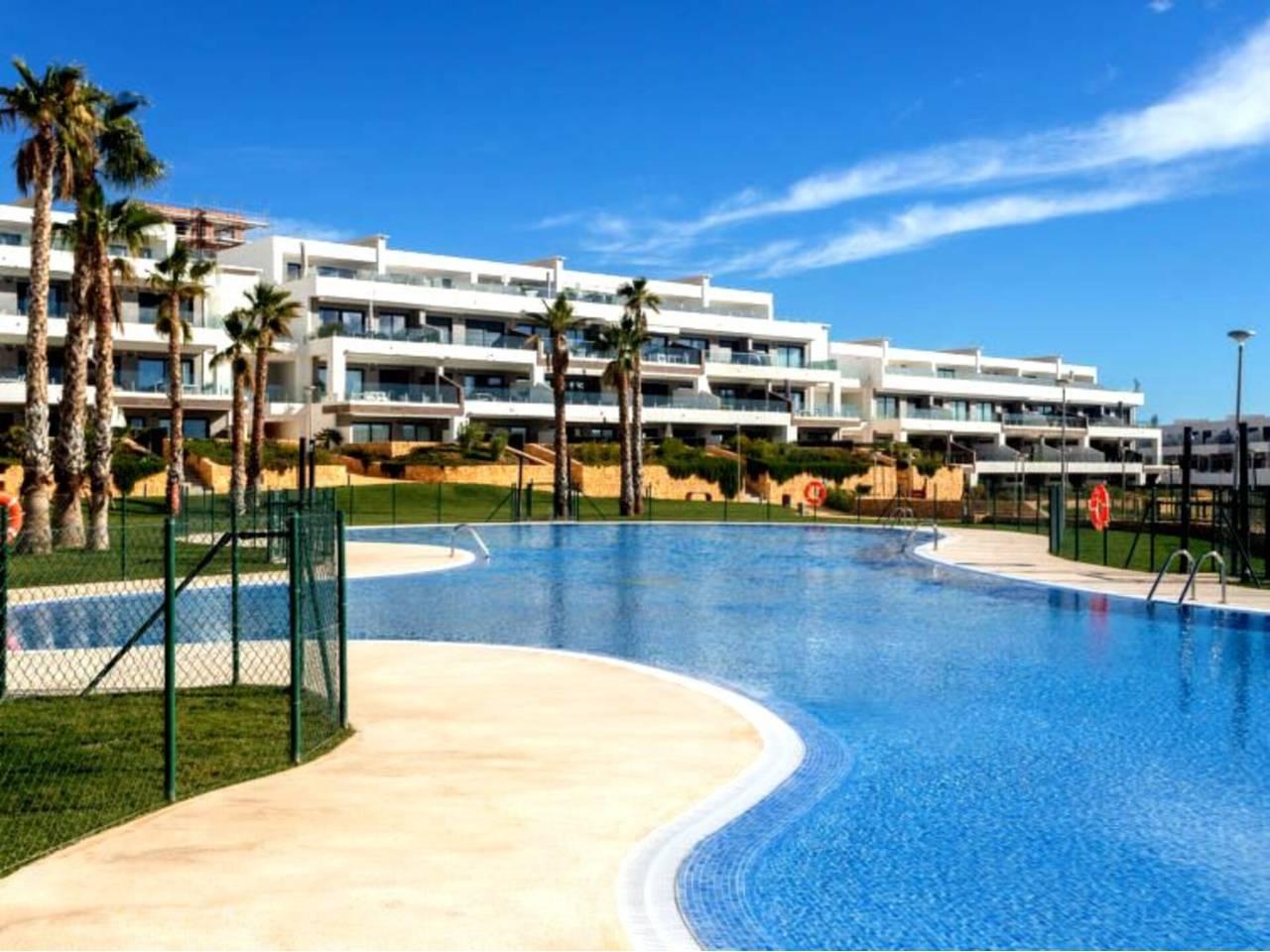 Casa Adosada de 4 Dormitorios en alquiler vacacional en Benidorm Centro Urbano