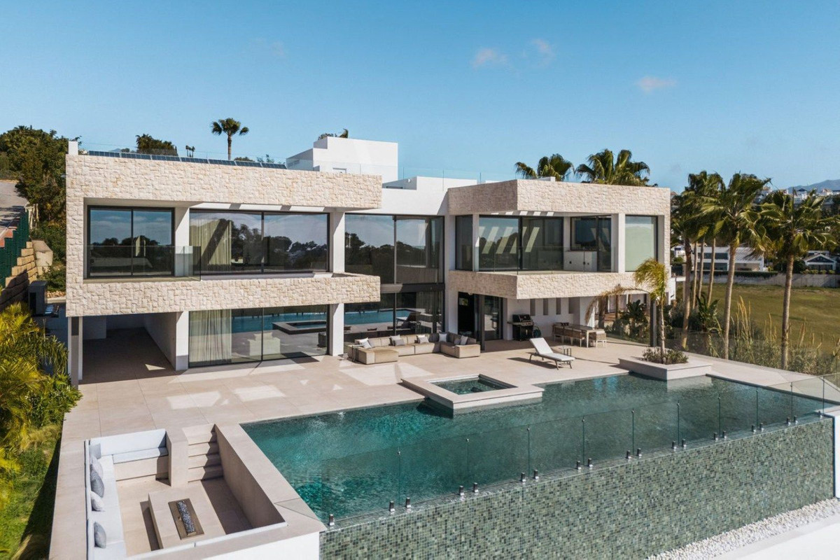 Casa de 5 Dormitorios en venta en Benahavís Pueblo