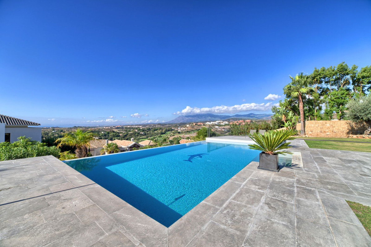Casa de 6 Dormitorios en venta en Los Flamingos, Benahavís