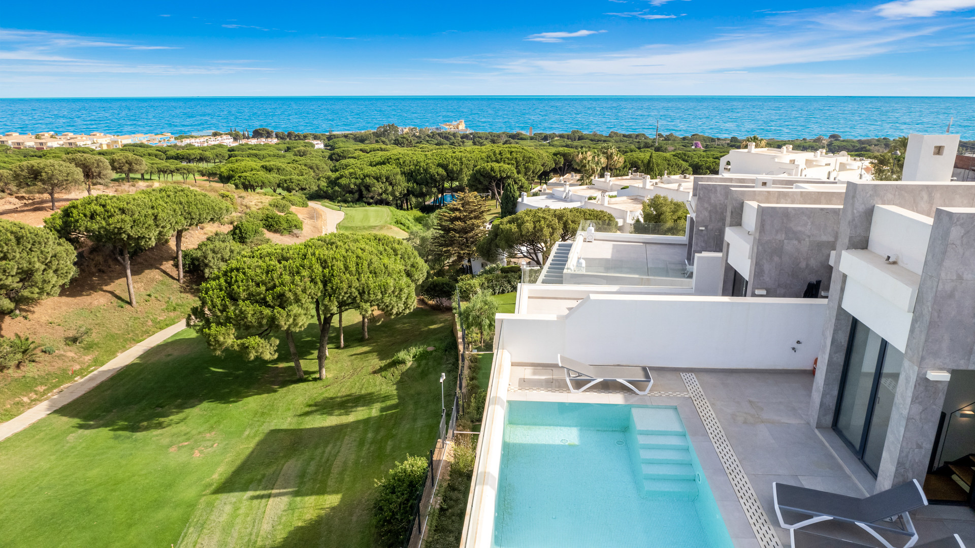 Casa Adosada de 3 Dormitorios y 4 Baños en venta en Marbella Centro