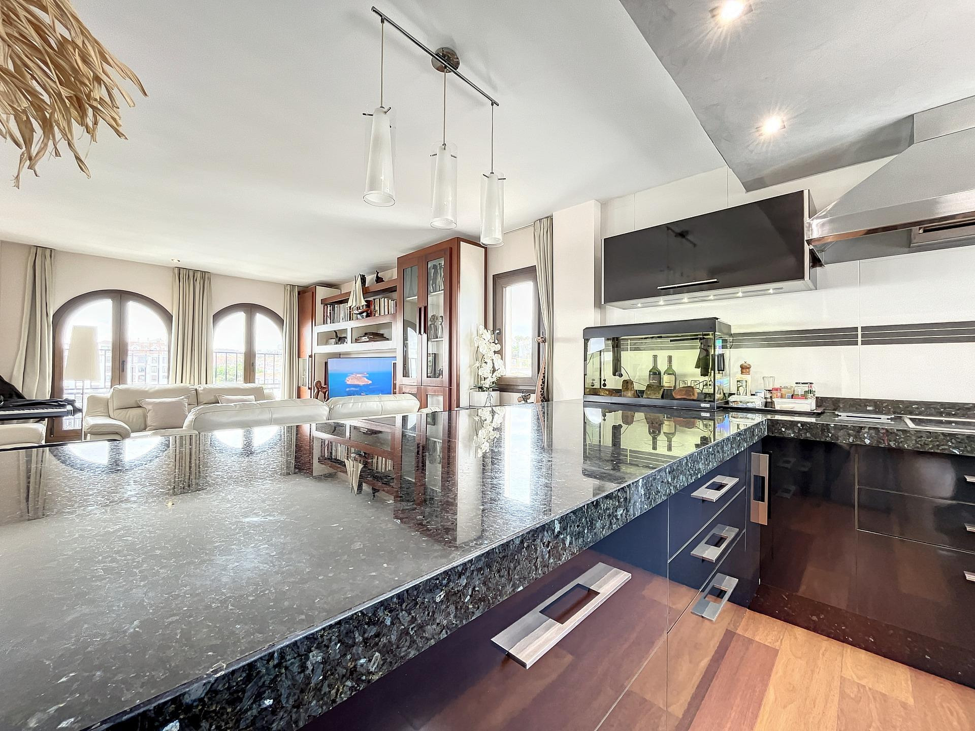 Ático de 3 Dormitorios y 3 Baños en venta en La Duquesa