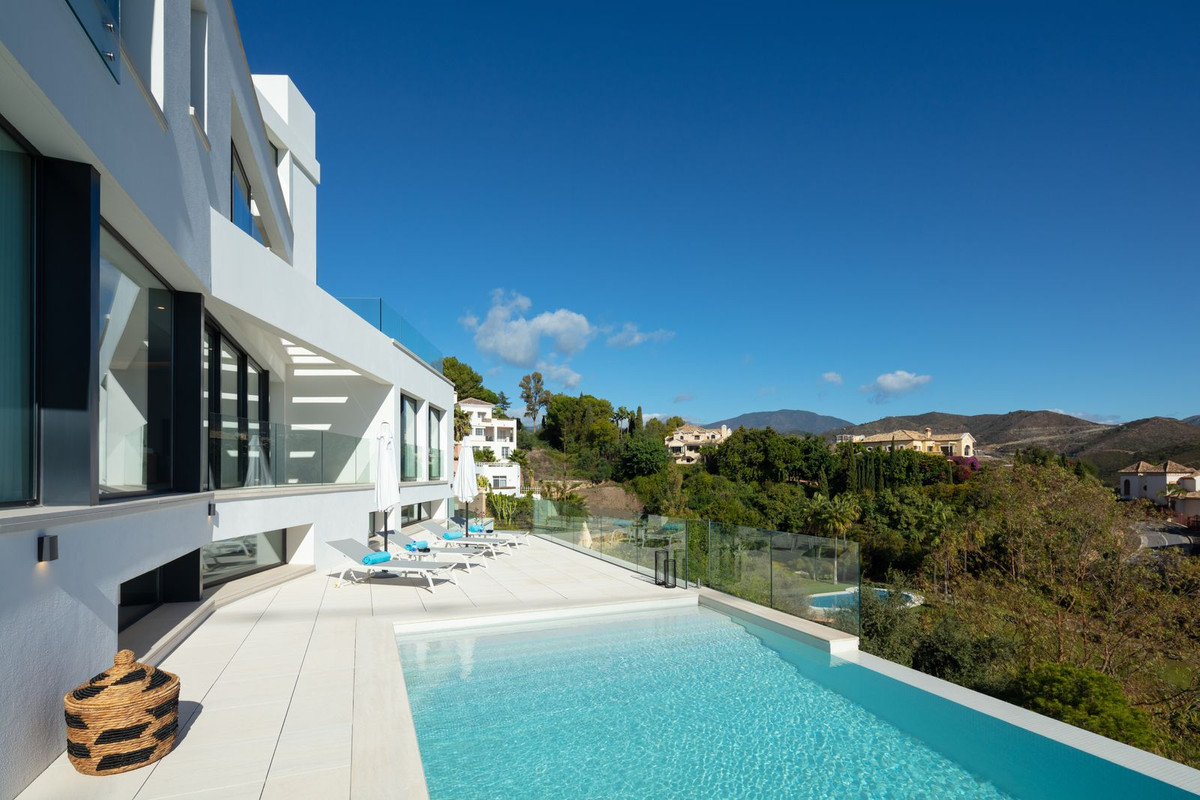Casa de 5 Dormitorios en venta en La Quinta, Benahavís