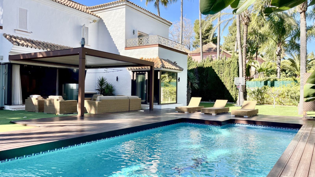 Casa de 4 Dormitorios en venta en Puerto Banús, Marbella