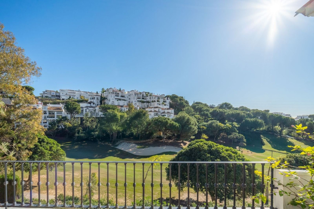 Piso de 3 Dormitorios en venta en La Quinta, Benahavís
