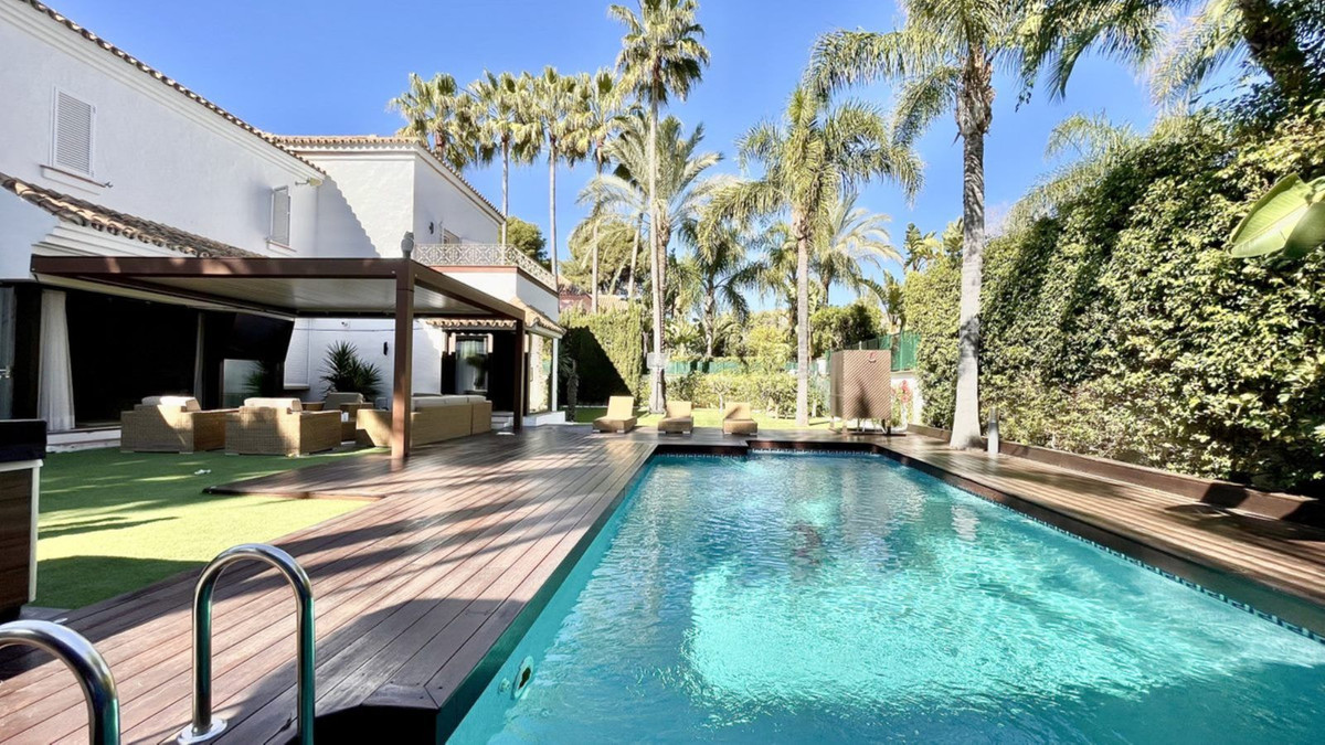 Casa de 4 Dormitorios en venta en Puerto Banús, Marbella