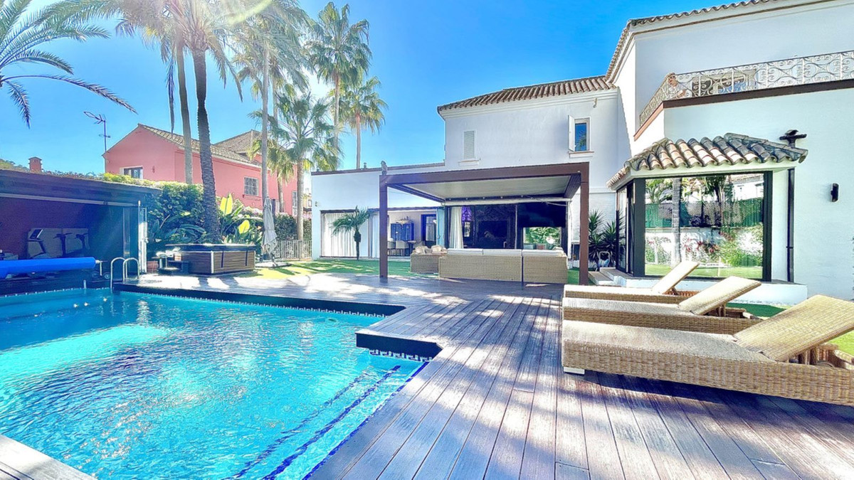 Casa de 4 Dormitorios en venta en Puerto Banús, Marbella