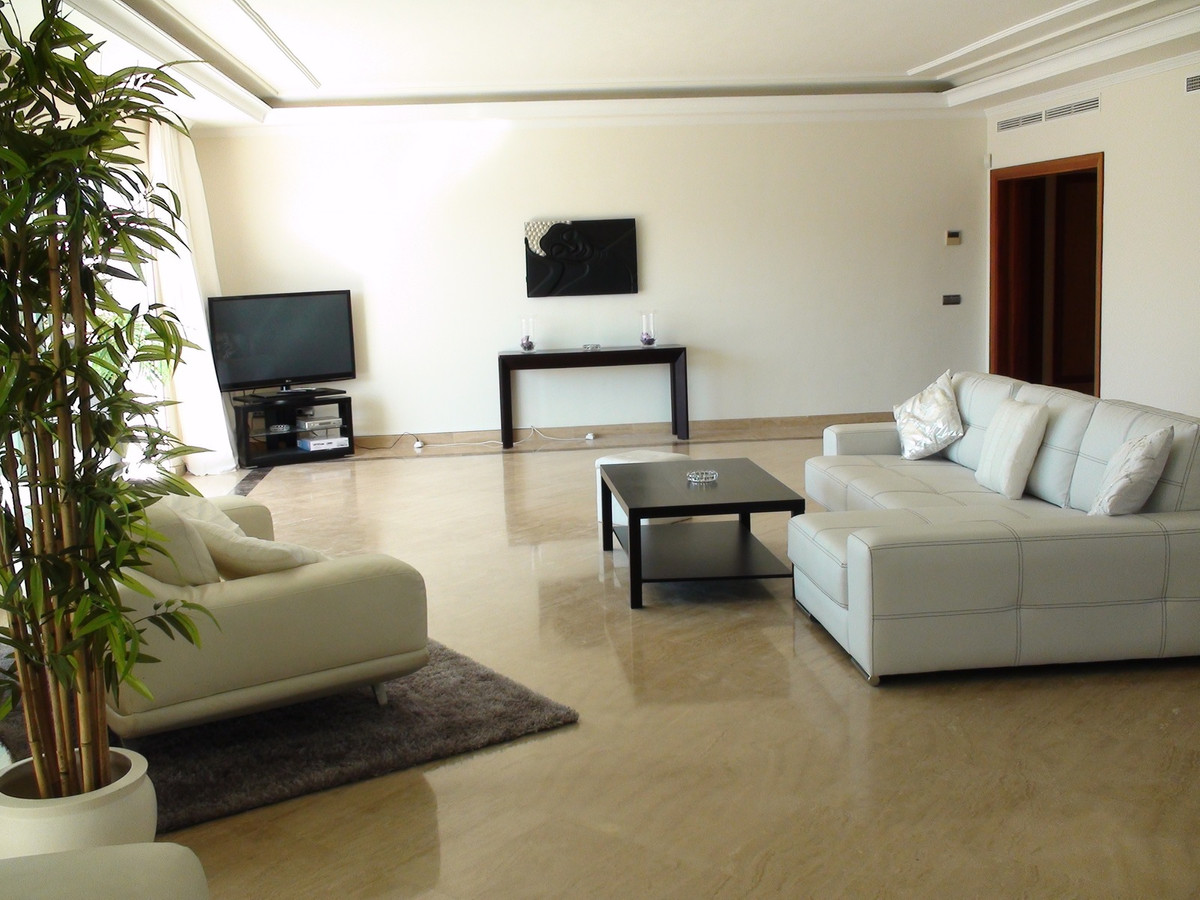 Ático de 4 Dormitorios en alquiler vacacional en Nueva Andalucía, Marbella