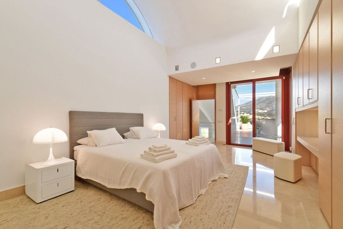 Casa de 7 Dormitorios y 7 Baños en venta en Nueva Andalucía, Marbella
