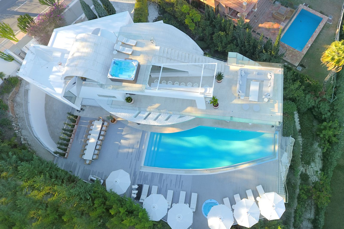 Casa de 7 Dormitorios y 7 Baños en venta en Nueva Andalucía, Marbella