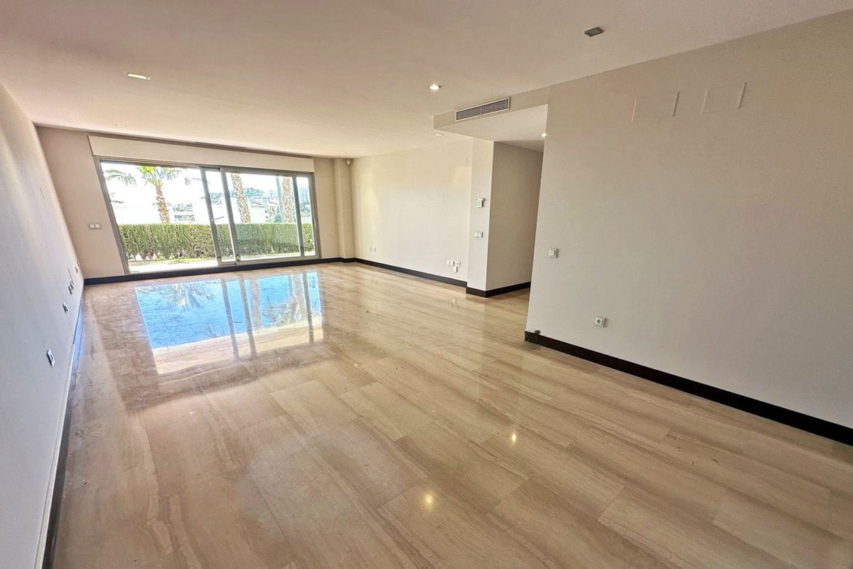 Piso de 2 Dormitorios y 3 Baños en venta en Benahavís Pueblo