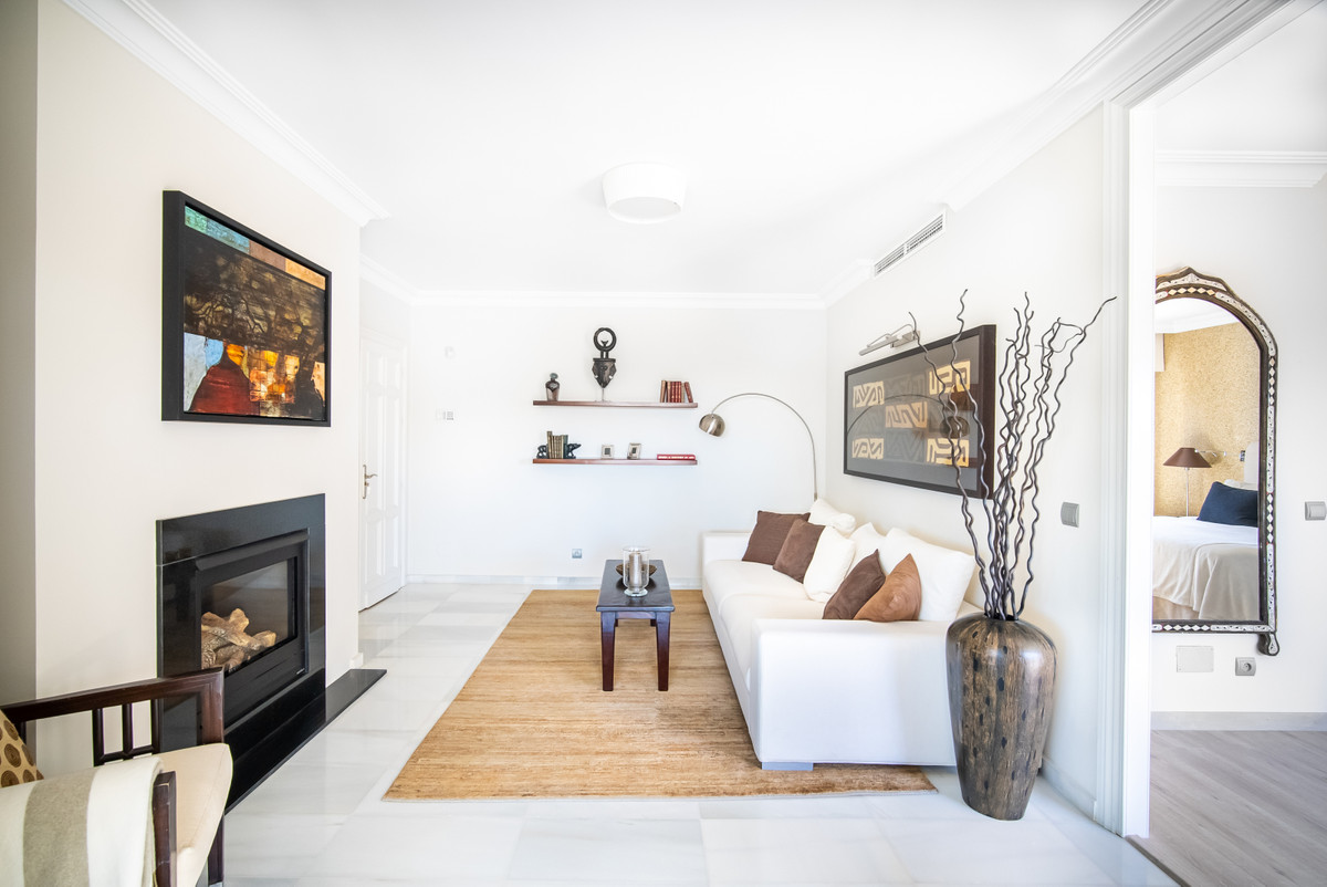 Casa de 5 Dormitorios en venta en Nueva Andalucía, Marbella