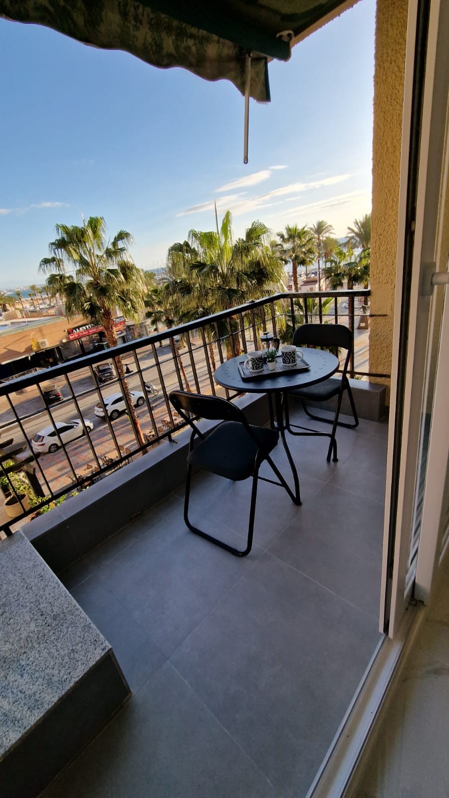 Piso de 2 Dormitorios en venta en Puerto Deportivo, Fuengirola