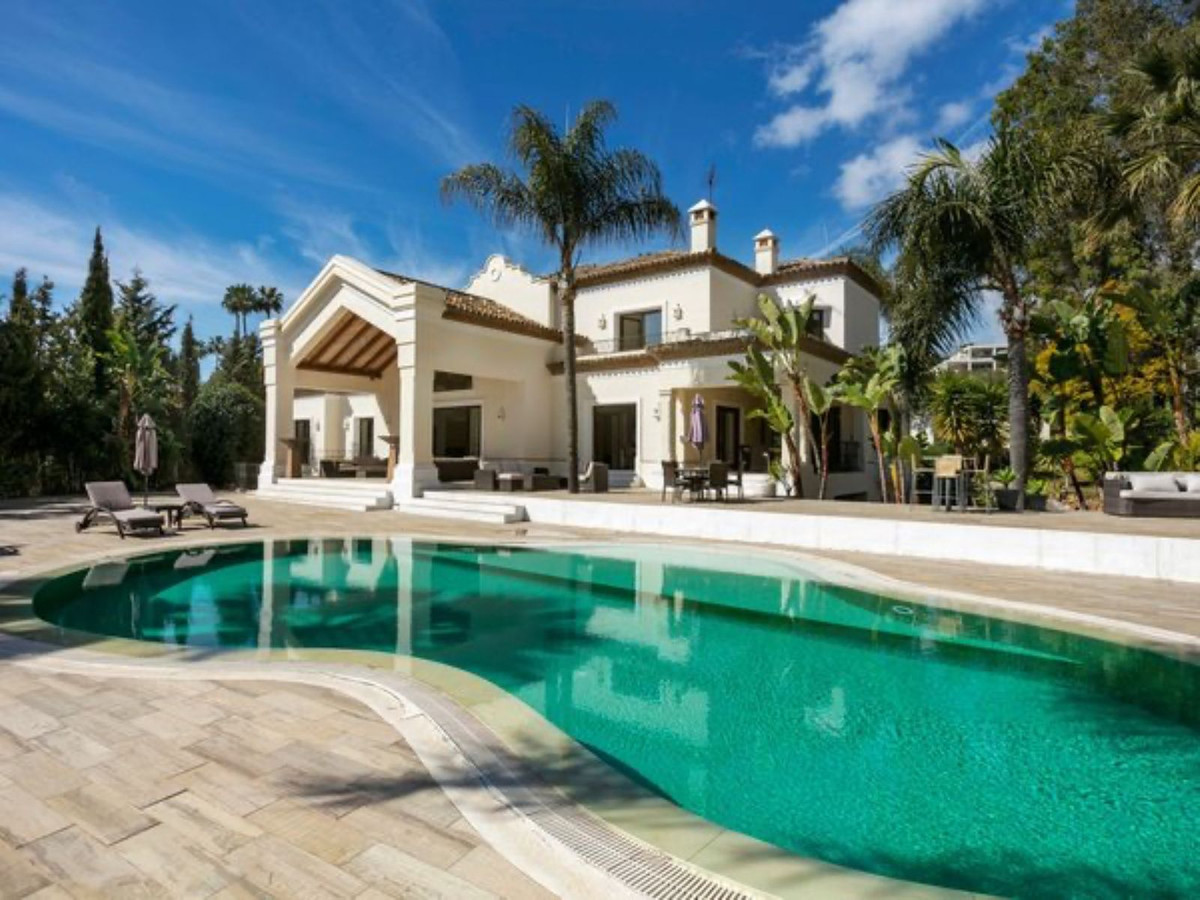 Casa de 6 Dormitorios en alquiler vacacional en Nueva Andalucía, Marbella