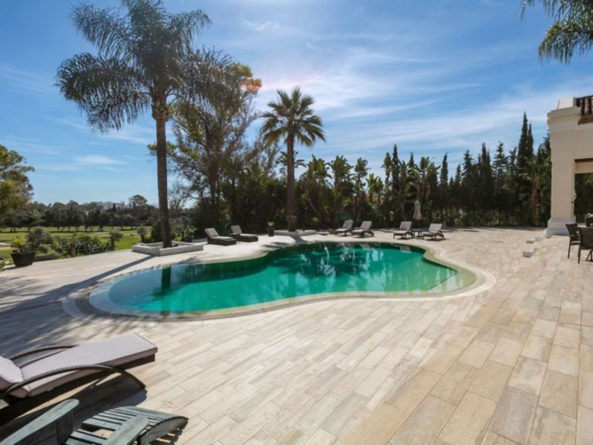 Casa de 6 Dormitorios en alquiler vacacional en Nueva Andalucía, Marbella