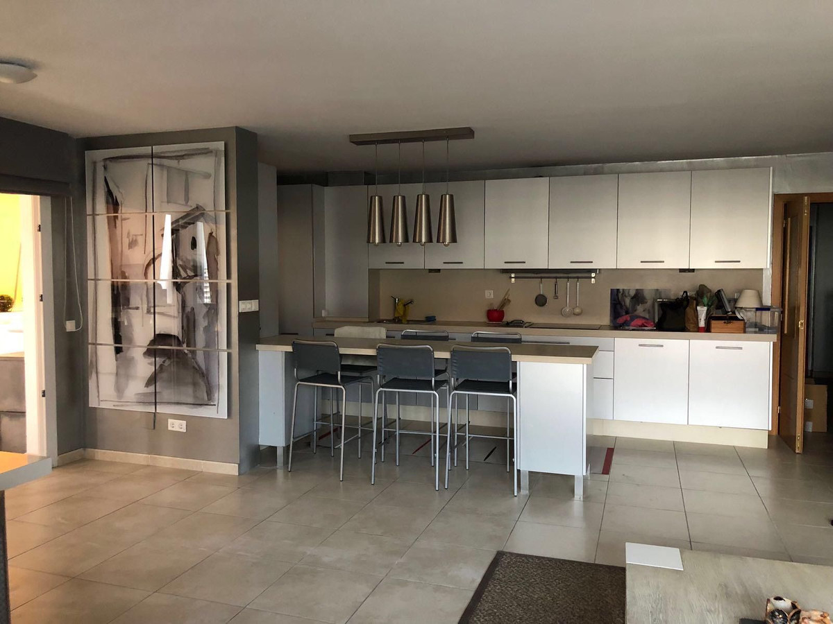 Piso de 2 Dormitorios en venta en Nueva Andalucía, Marbella