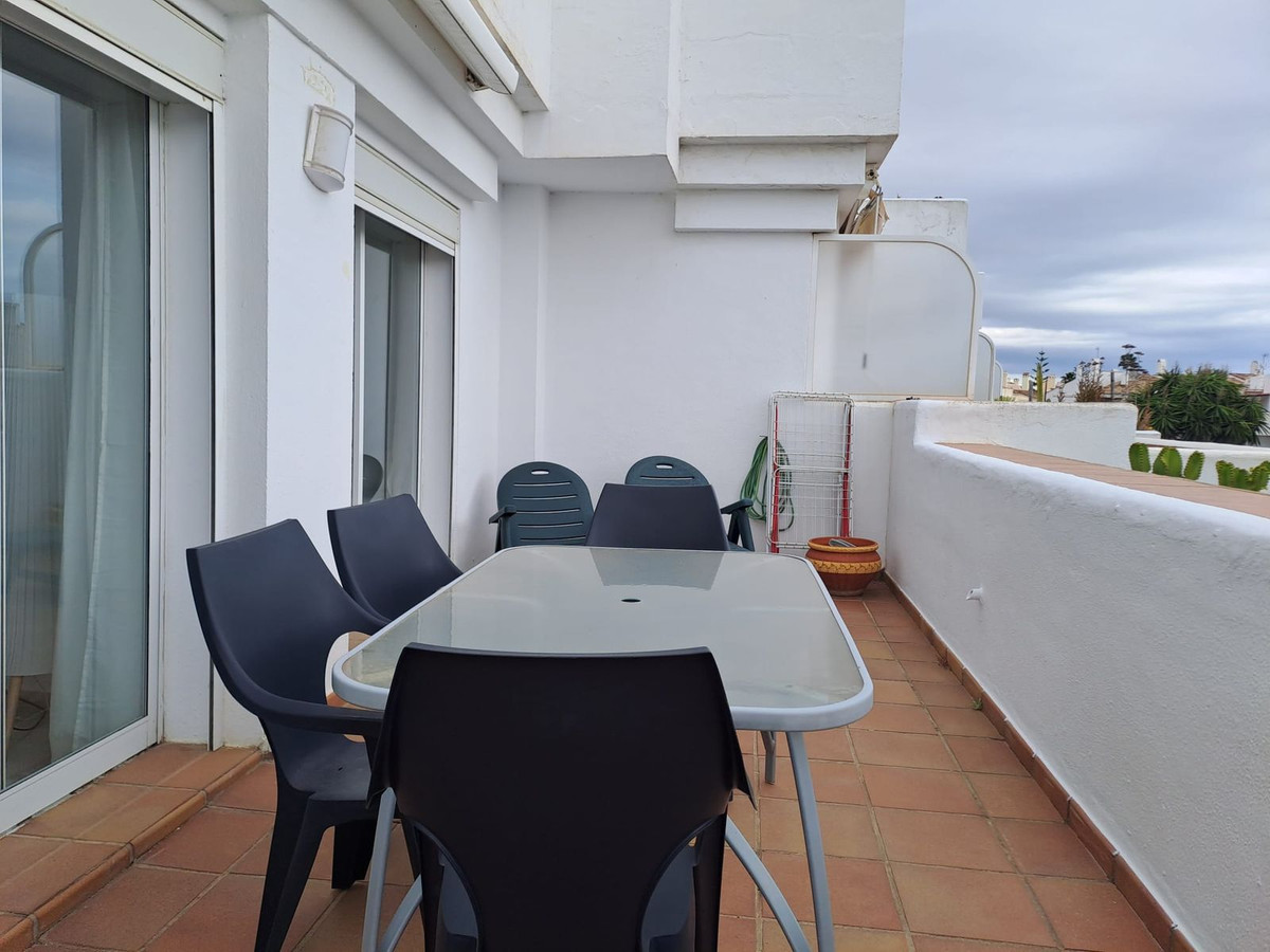 Ático de 3 Dormitorios en alquiler en Estepona