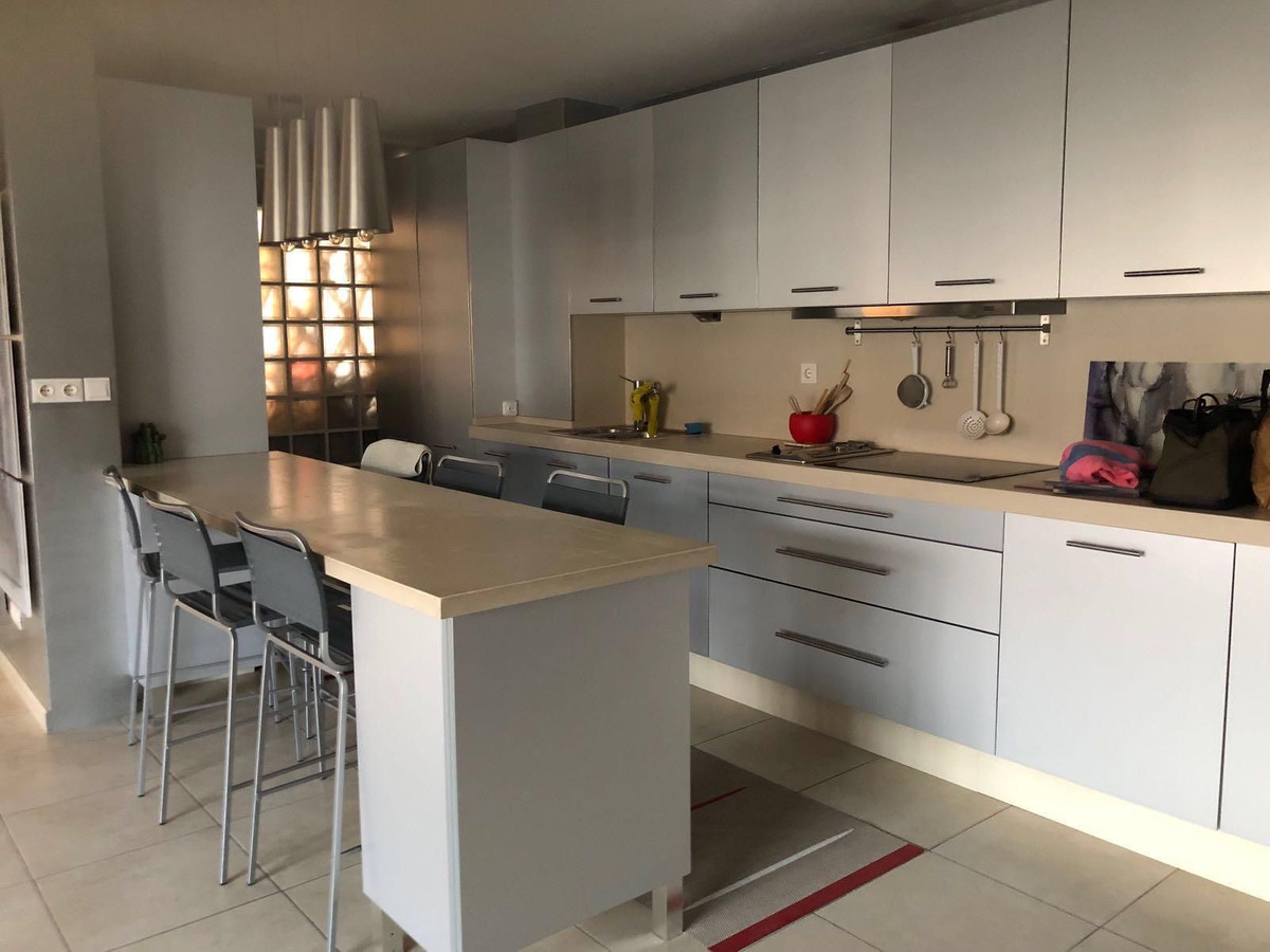 Piso de 2 Dormitorios en venta en Nueva Andalucía, Marbella