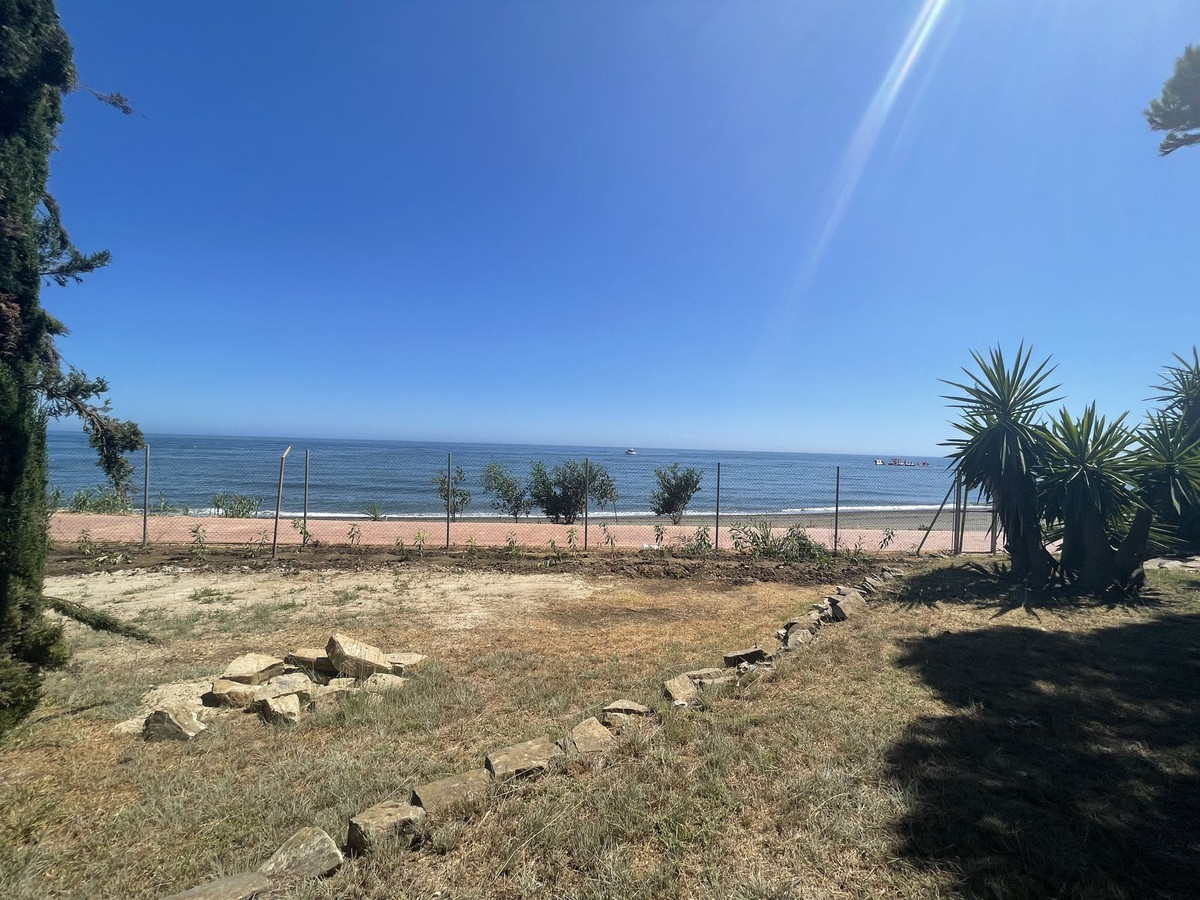 Casa de 5 Dormitorios y 4 Baños en venta en Estepona