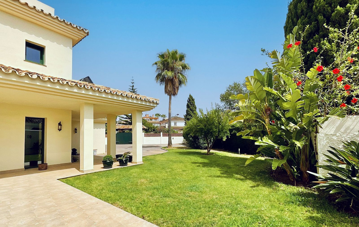 6 Bed, 5 Bath - Villa for Sale in Marbella Centre