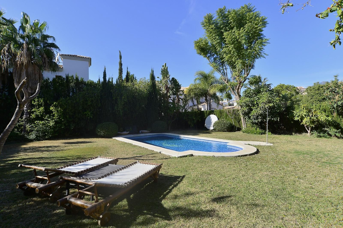 Casa de 4 Dormitorios en venta en Nueva Andalucía, Marbella