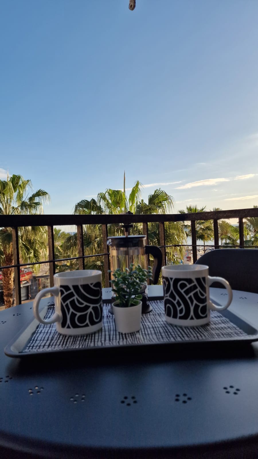 Piso de 2 Dormitorios en venta en Puerto Deportivo, Fuengirola