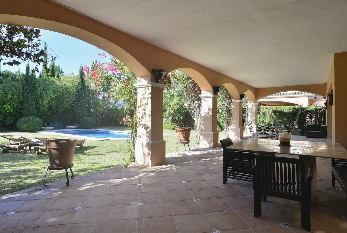 Casa de 4 Dormitorios en venta en Nueva Andalucía, Marbella