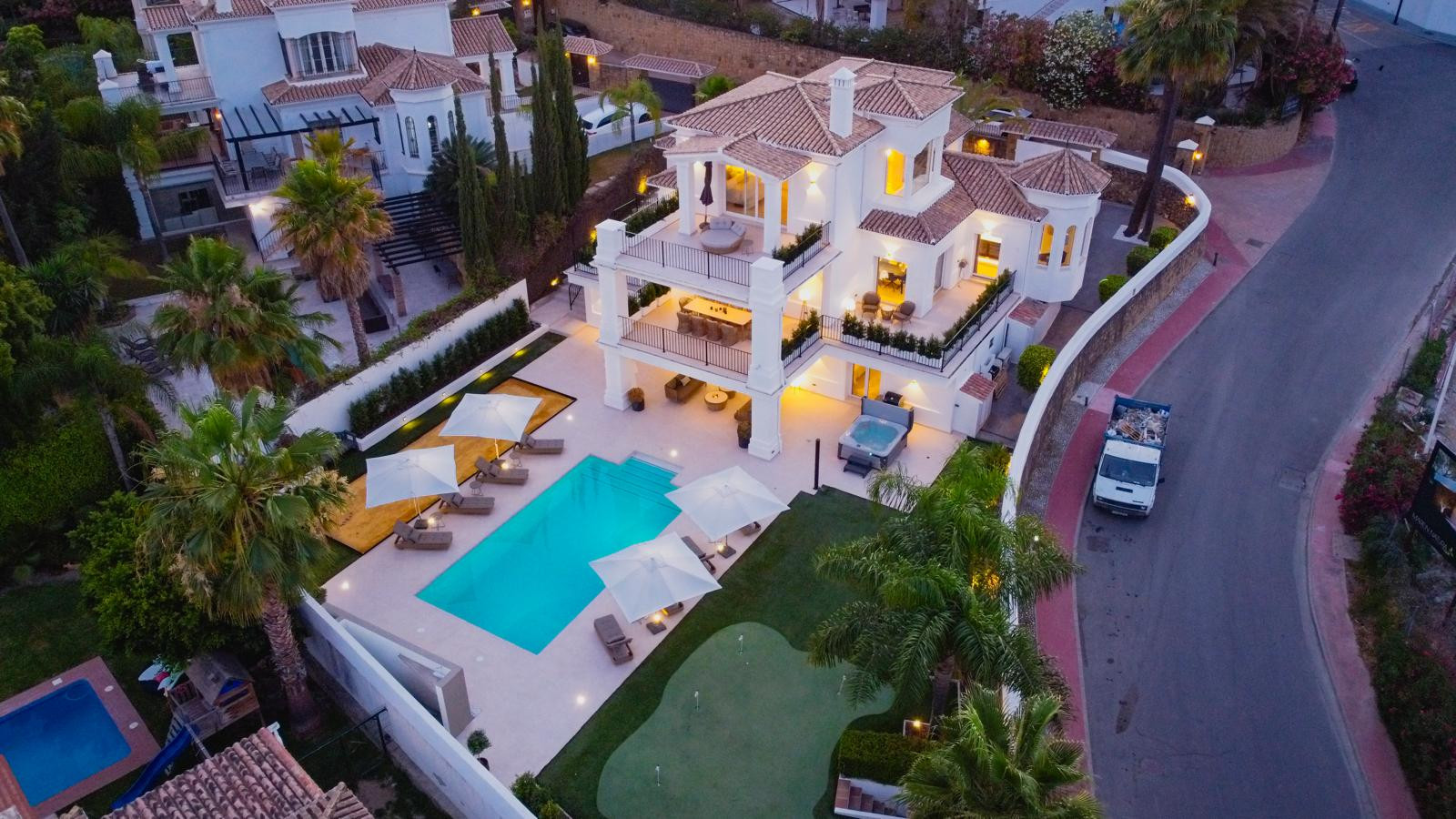 Casa de 6 Dormitorios en alquiler vacacional en Nueva Andalucía, Marbella