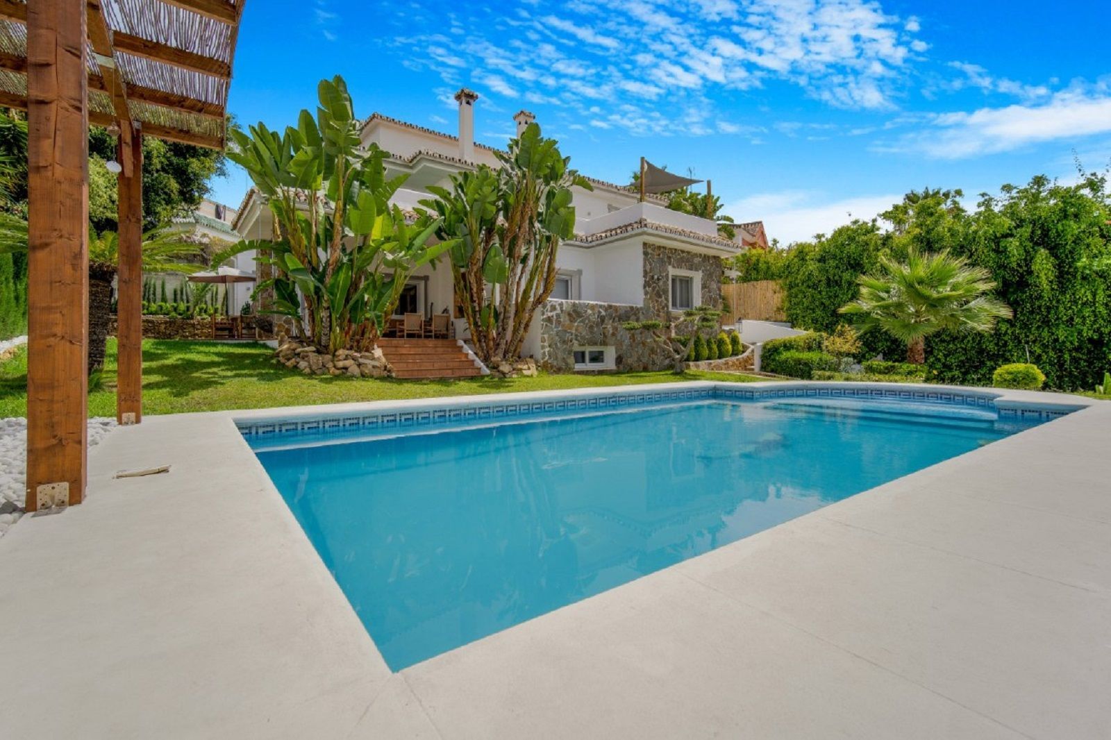 Вила за продажба в Nueva Andalucia, Marbella