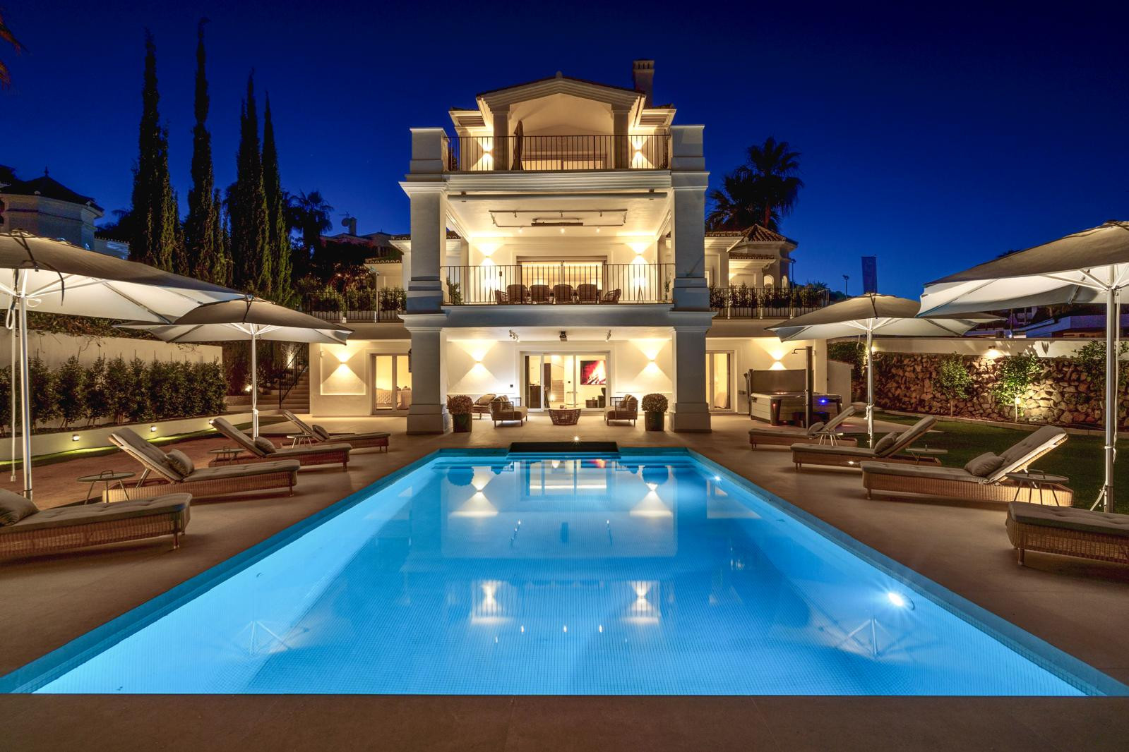 Casa de 6 Dormitorios en alquiler vacacional en Nueva Andalucía, Marbella