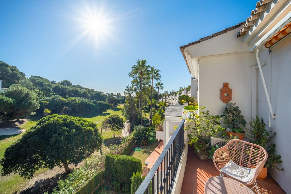 Piso de 3 Dormitorios en venta en La Quinta, Benahavís