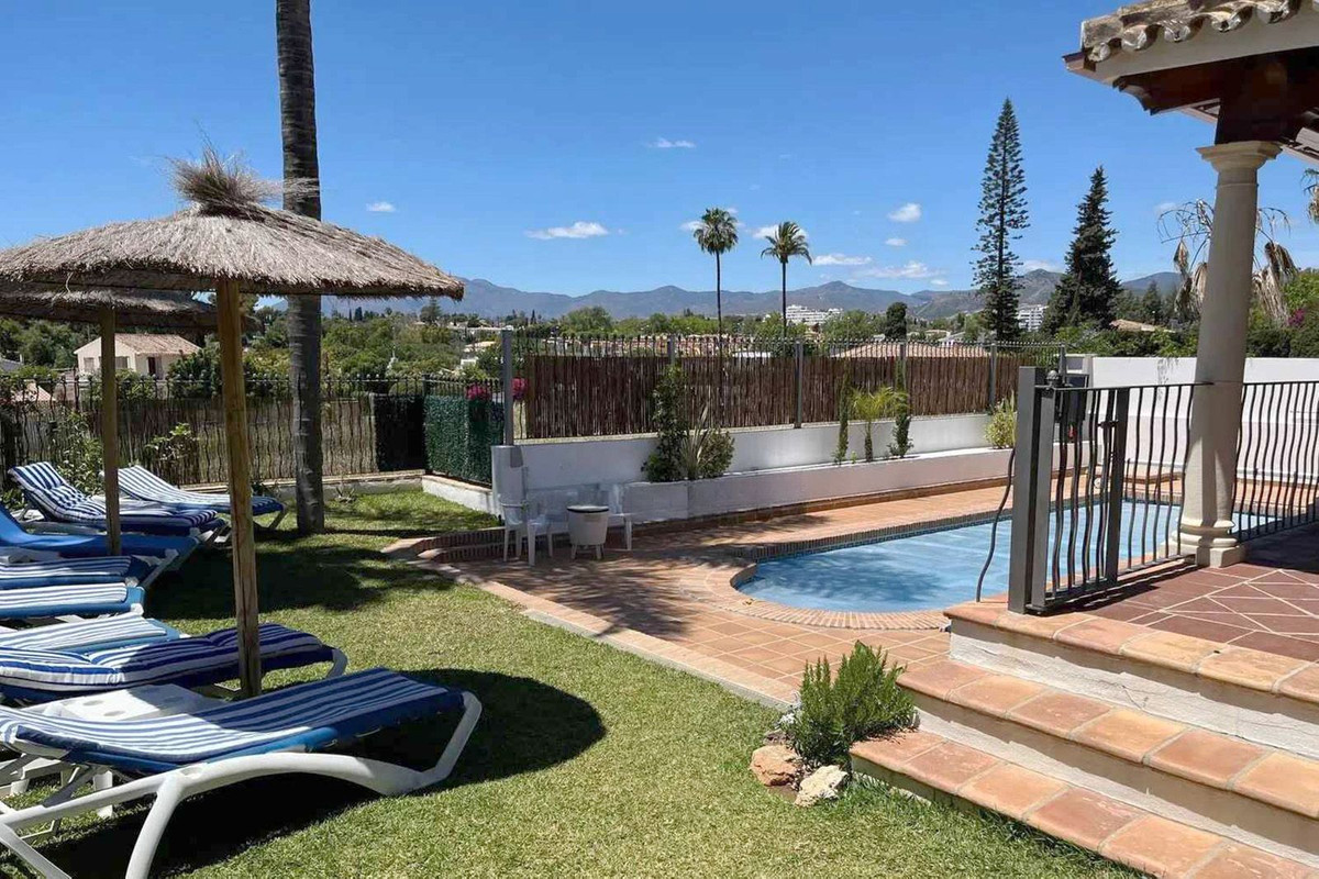 Casa de 6 Dormitorios en venta en San Pedro de Alcántara