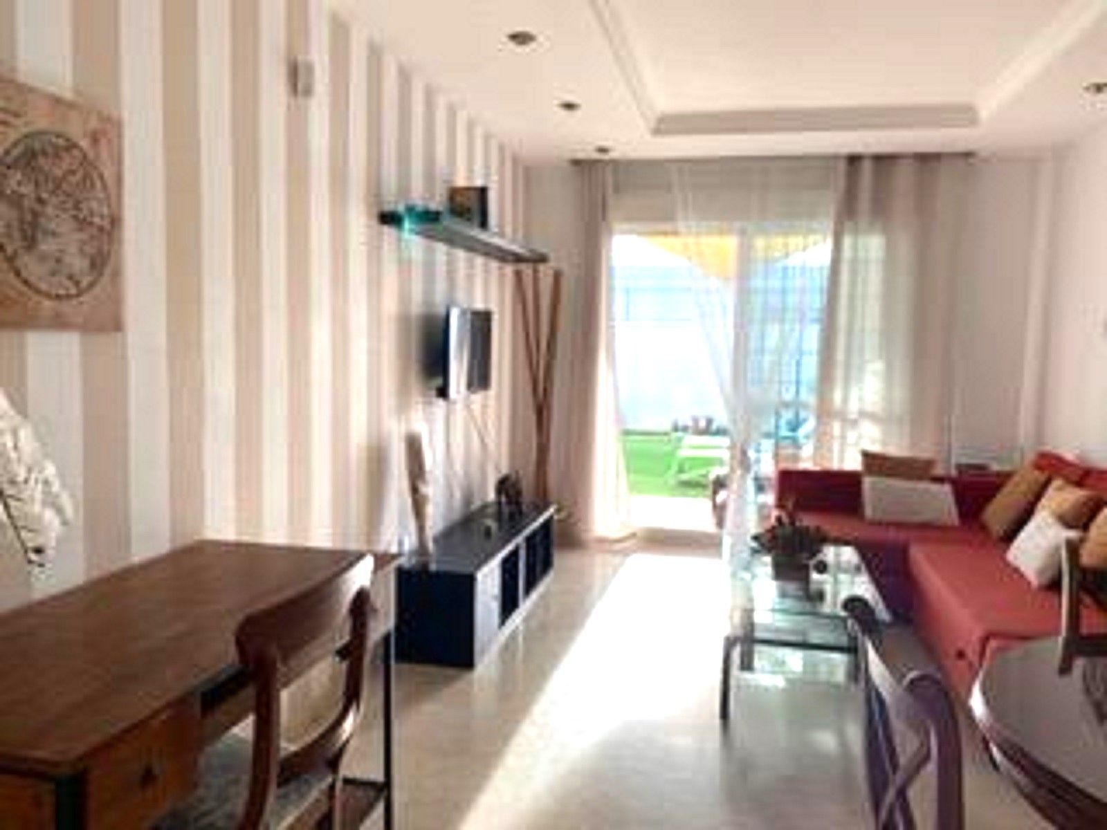 Piso de 2 Dormitorios y 2 Baños en venta en Calahonda, Mijas