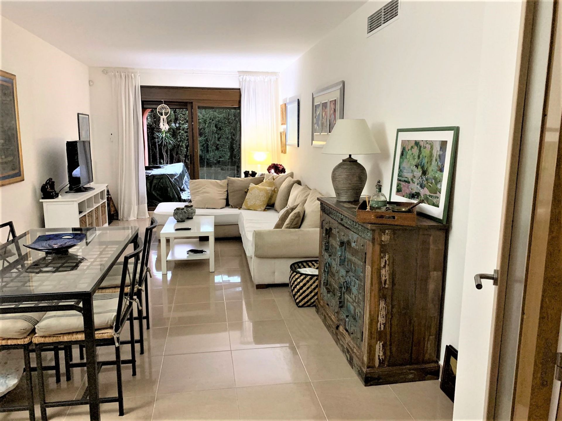 Piso de 2 Dormitorios y 2 Baños en venta en Estepona