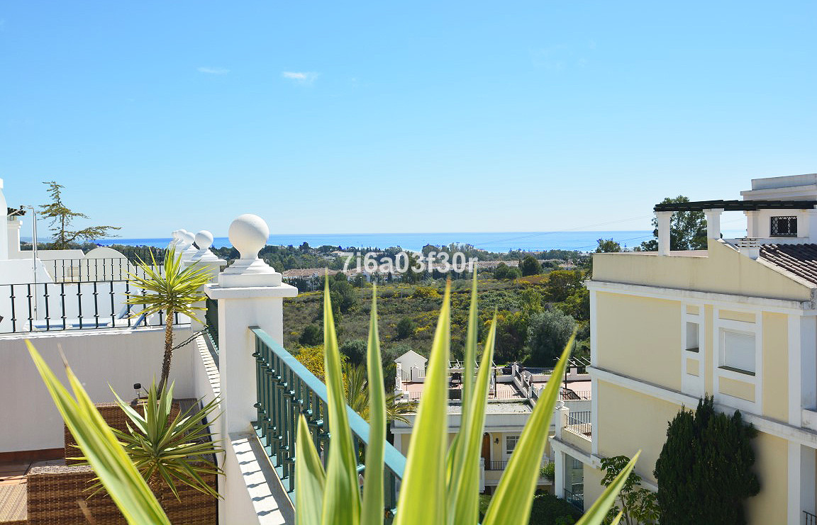 Ático de 3 Dormitorios y 2 Baños en alquiler vacacional en Nueva Andalucía, Marbella