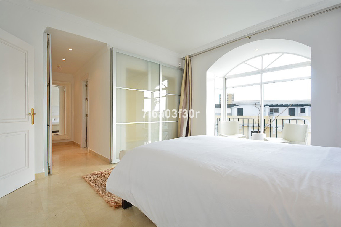 Ático de 3 Dormitorios y 2 Baños en alquiler vacacional en Nueva Andalucía, Marbella