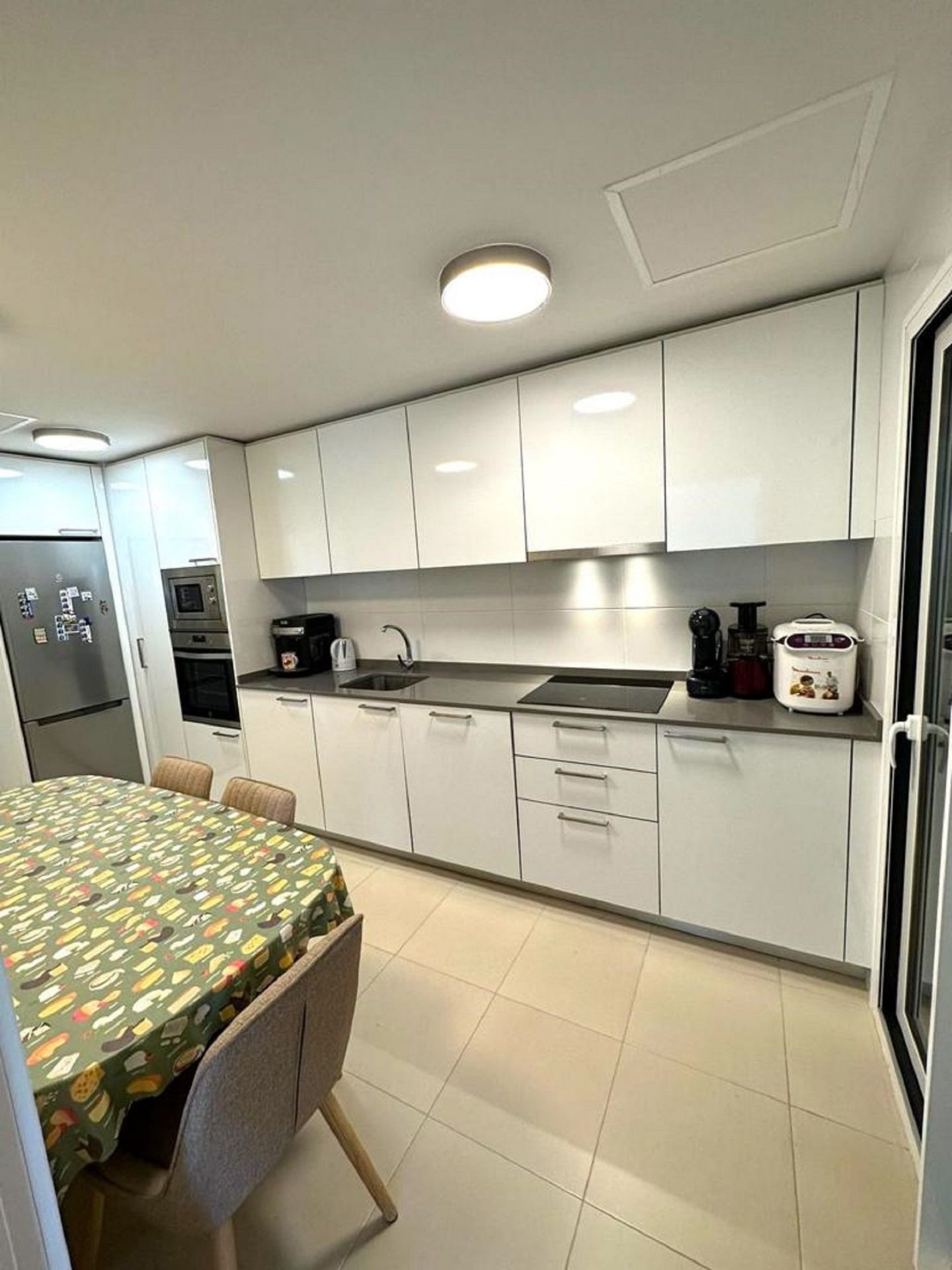 Piso de 3 Dormitorios y 2 Baños en venta en Nueva Andalucía, Marbella