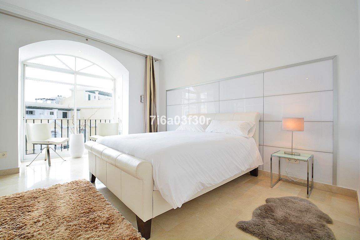 Ático de 3 Dormitorios y 2 Baños en alquiler vacacional en Nueva Andalucía, Marbella