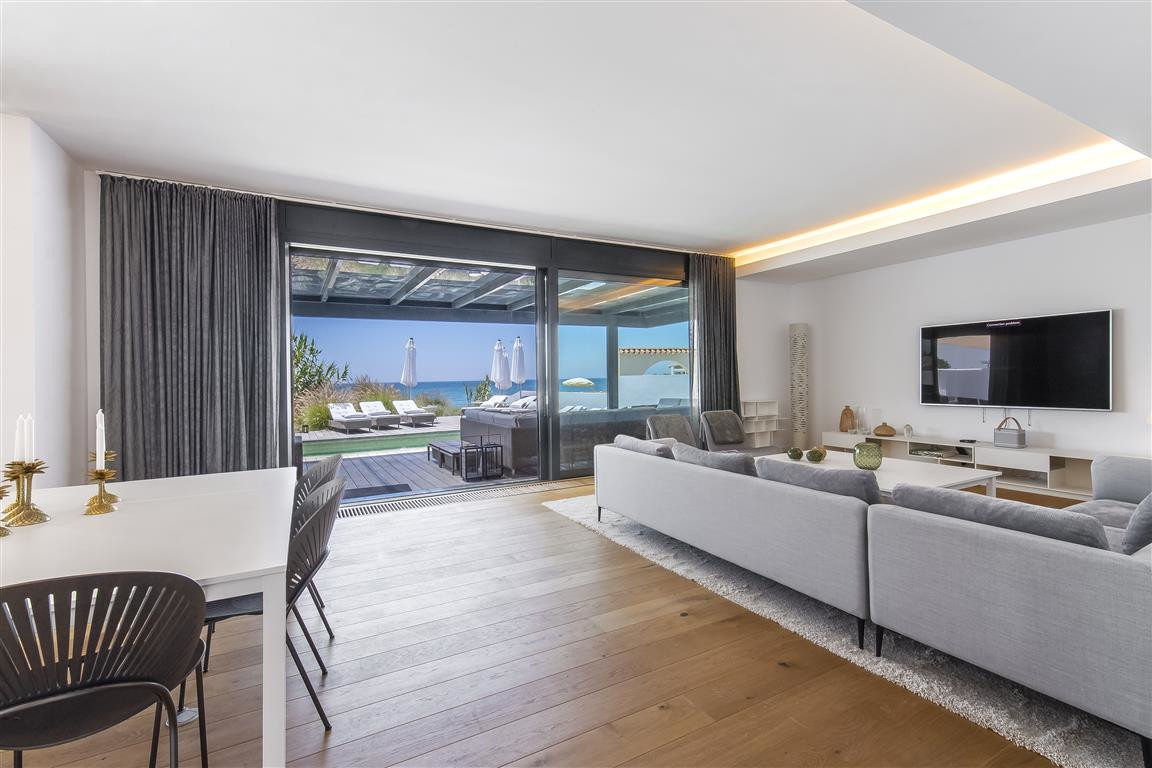 Casa de 6 Dormitorios en alquiler vacacional en Las Chapas, Marbella