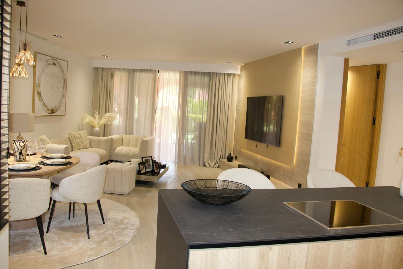 Piso de 3 Dormitorios en venta en La Alqueria, Estepona