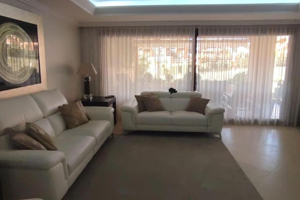 Piso de 3 Dormitorios y 3 Baños en alquiler vacacional en La Alqueria, Estepona