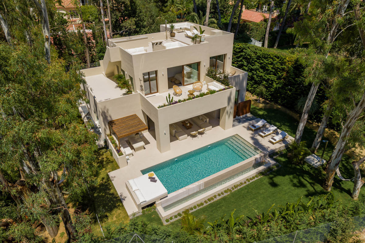 Casa de 5 Dormitorios y 6 Baños en alquiler vacacional en Marbella Centro