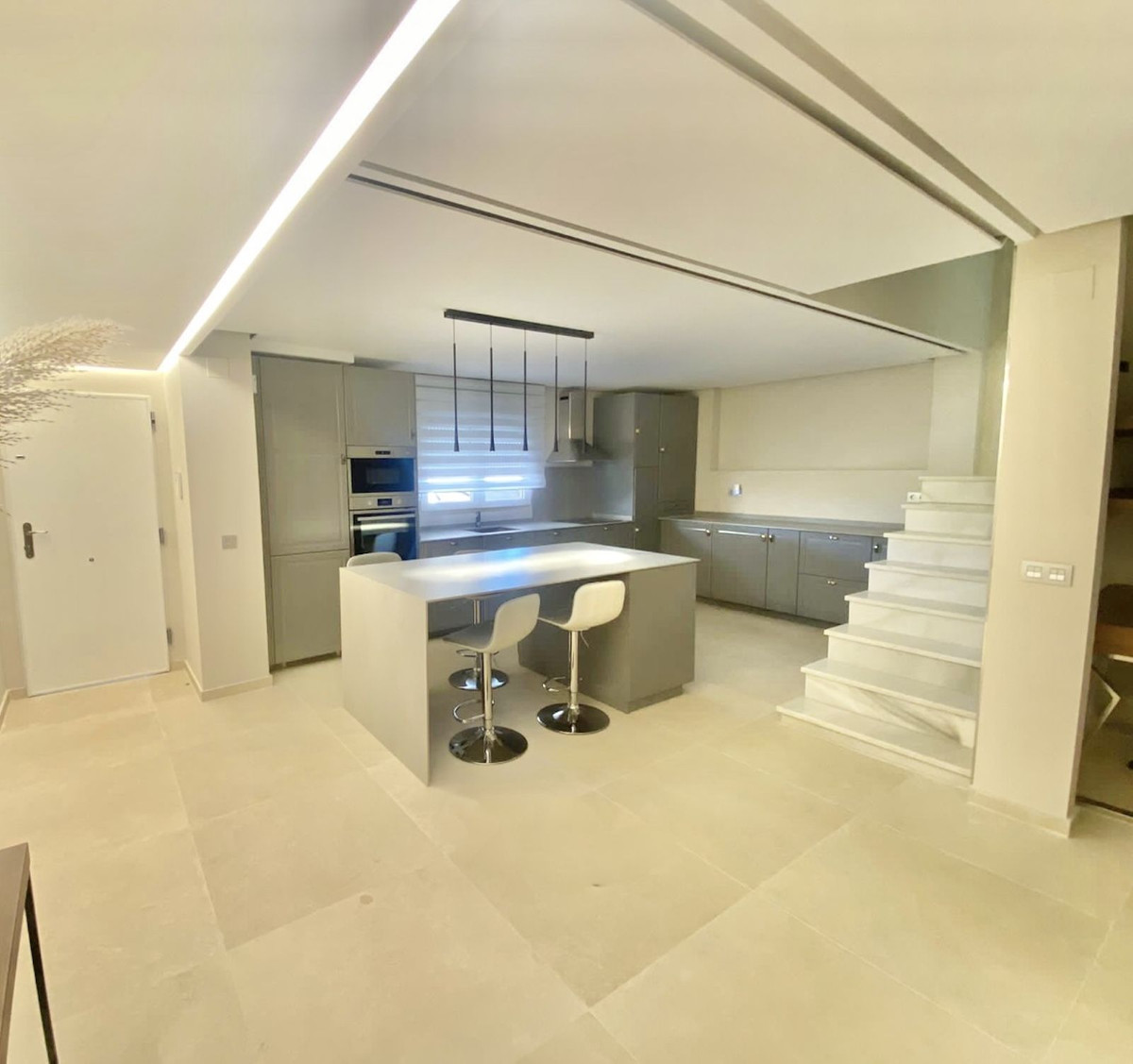 Casa de 5 Dormitorios en venta en Cerros del Aguila, Mijas