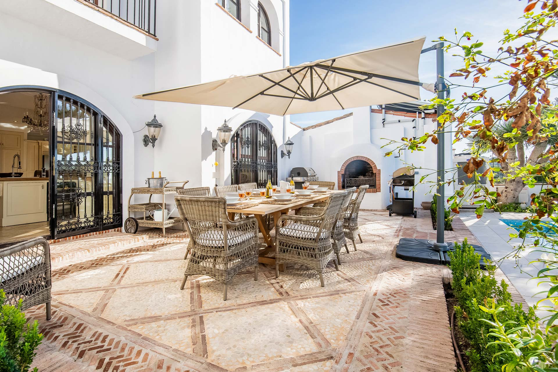 Casa de 6 Dormitorios y 4 Baños en alquiler vacacional en Los Monteros, Marbella