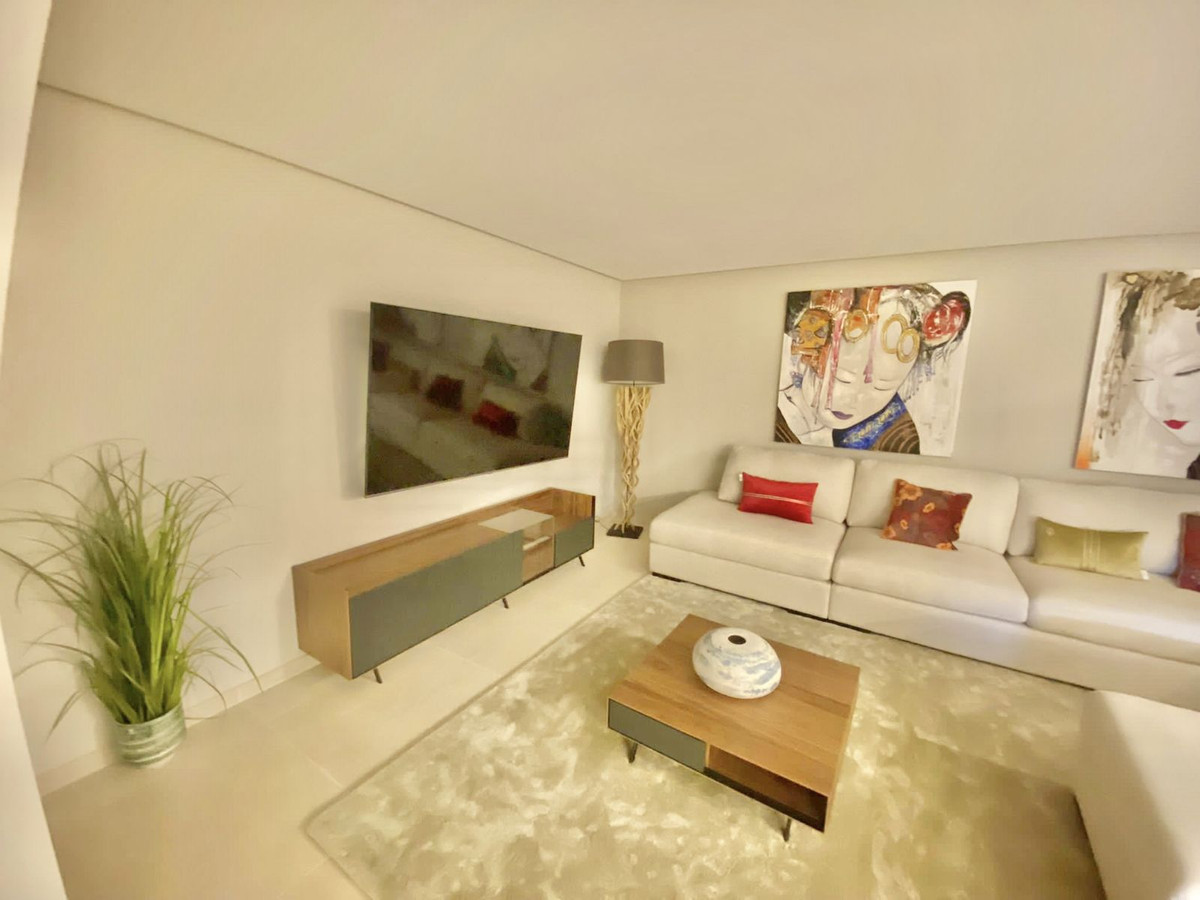 Casa de 5 Dormitorios en venta en Cerros del Aguila, Mijas