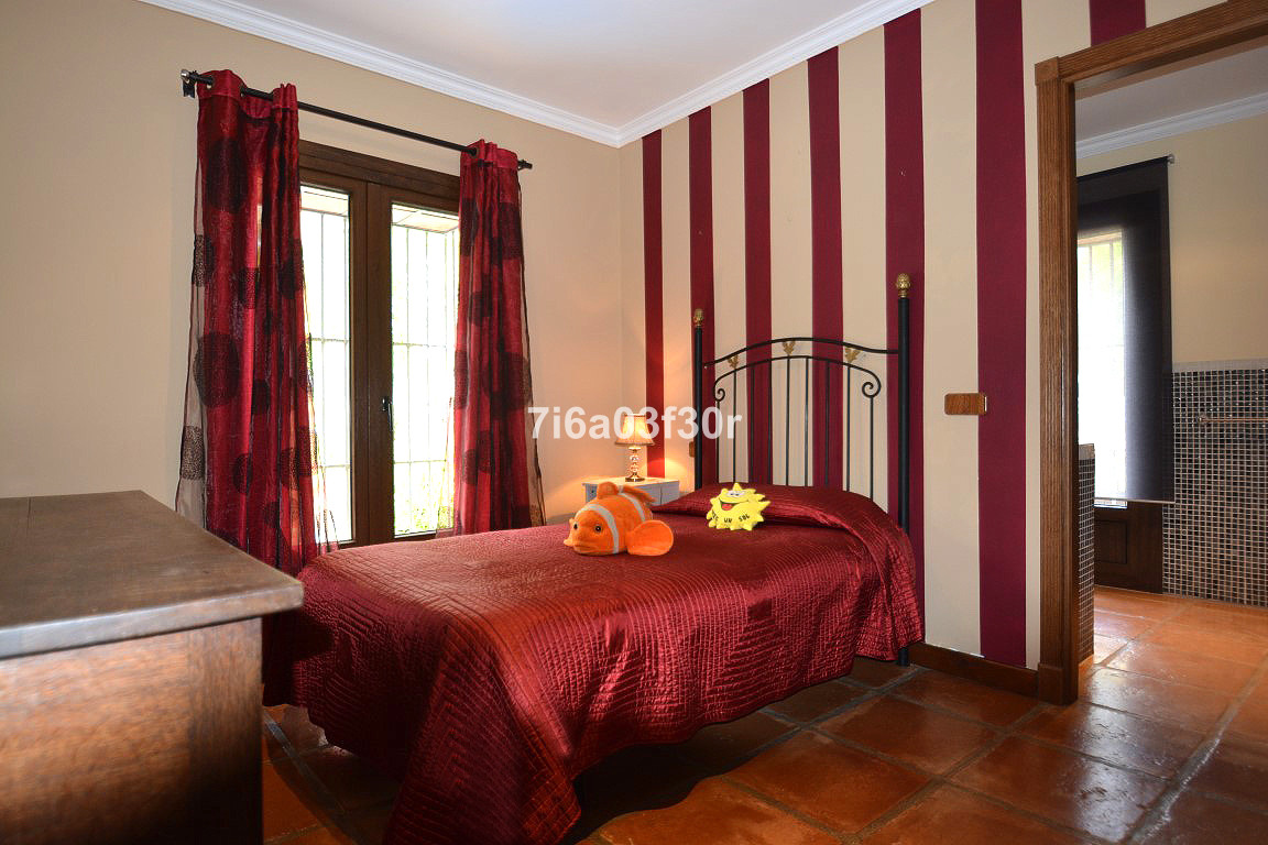 Casa de 4 Dormitorios en alquiler vacacional en Nueva Andalucía, Marbella