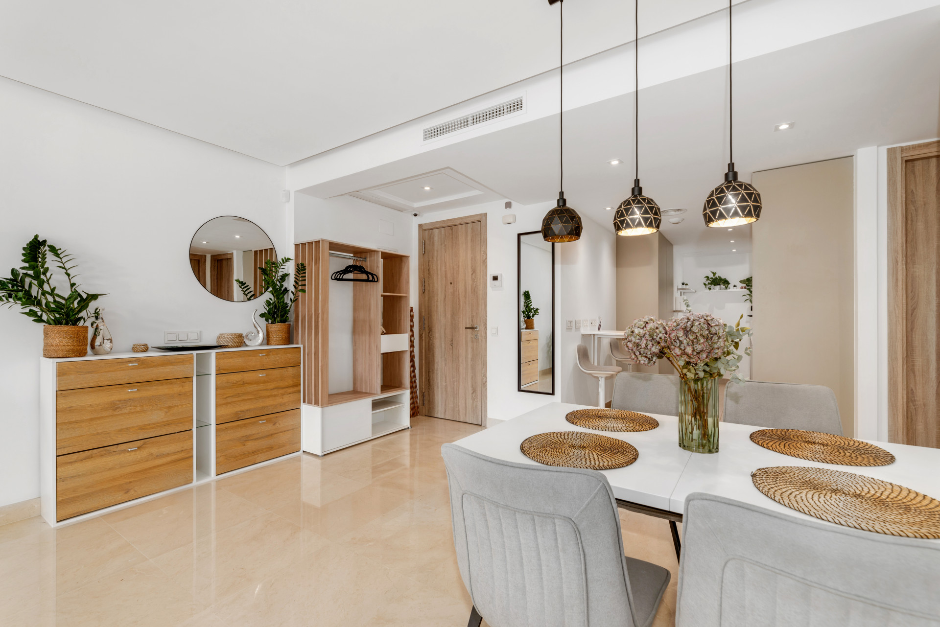 Piso de 2 Dormitorios y 2 Baños en venta en Nueva Andalucía, Marbella