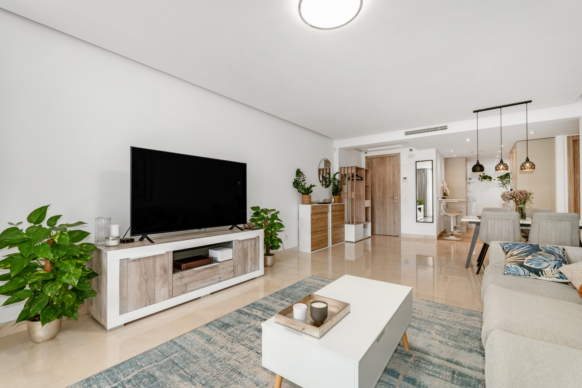 Piso de 2 Dormitorios y 2 Baños en venta en Nueva Andalucía, Marbella