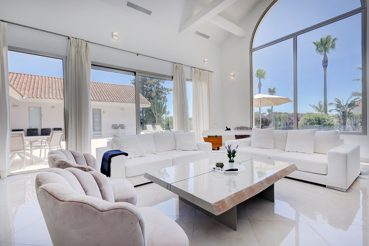 Casa de 5 Dormitorios y 5 Baños en alquiler en Sotogrande